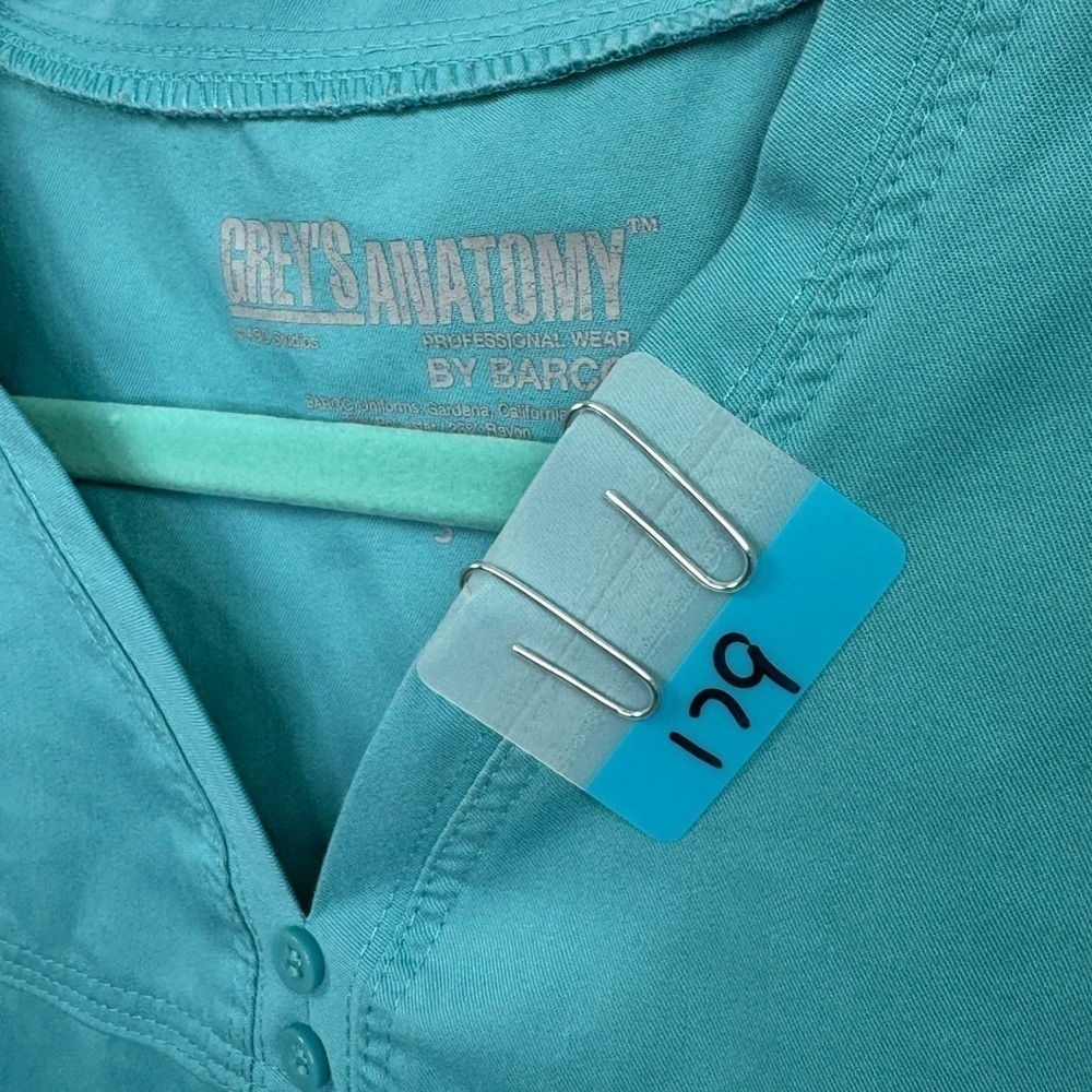 Grey’s Anatomy Scrub Top - Picture 4 of 9